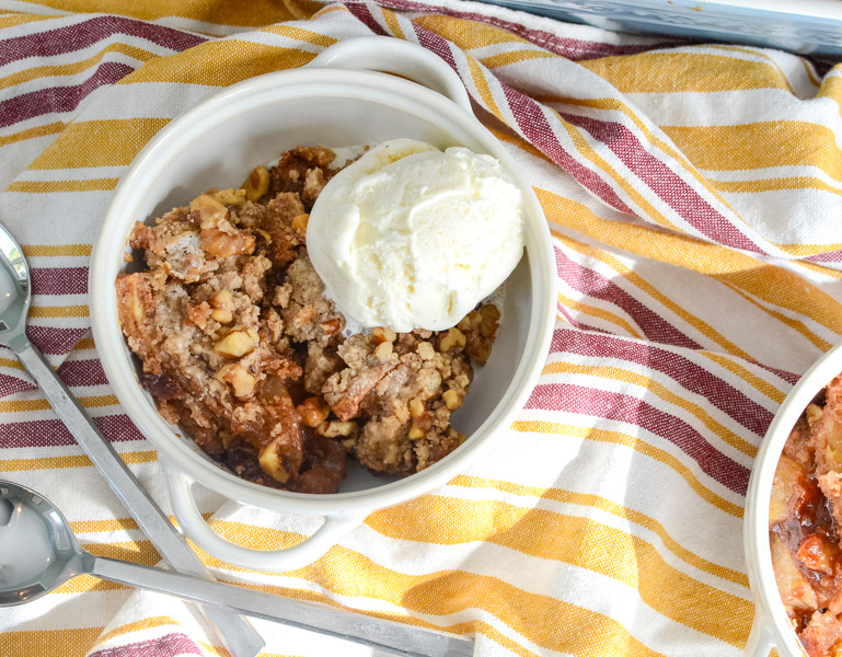 Can Apple Mix and Eggs Dump Cake: A Sweet Treat Made Easy